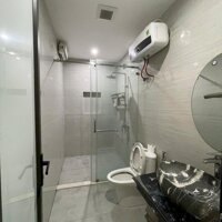 Cho thuê nhà mặt đường Hồ Sen siêu đẹp có thang máy