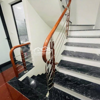 Lô Góc - Ngõ Thông - Ô Tô Đỗ Cổng - 2 Nhà Ra Phố - Dân Xây- Vị Trí Siêu Đẹp - Đội Cấn - Ba Đình