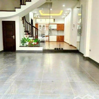 Bán Nhà Phân Lô Cầu Giấy_ 72M2_ Ô Tô Tránh.