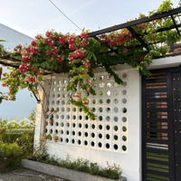 Bán Nhà 2 Tầng Hòa Liên, Thiết Kế Gỗ Tự Nhiên, 2 Sân Vườn, Sân Thượng, Không Gian Xanh Lý Tưởng.