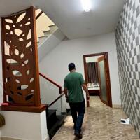 Bán nhà 4 tầng MT đường Nguyễn Xí (gần đoạn Phùng Hưng) , DT 100m2 giá 7ty2 thương lượng