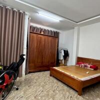 Bán nhà 4 tầng MT đường Nguyễn Xí (gần đoạn Phùng Hưng) , DT 100m2 giá 7ty2 thương lượng
