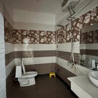 Bán nhà 4 tầng MT đường Nguyễn Xí (gần đoạn Phùng Hưng) , DT 100m2 giá 7ty2 thương lượng