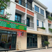 Bán Nhà Phố 1 Trệt, 2 Lầu Hoàn Công Đầy Đủ Trong Khu Compound