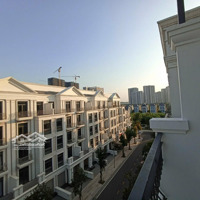 Bán Nhà Phố 5 Lầu Vinhomes Quận 9 Giá Bán 17,6 Tỷ. Diện Tích Đất 120M2 , Diện Tích Xây Dựng 280M2