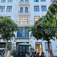 Bán Nhà Phố 5 Lầu Vinhomes Quận 9 Giá Bán 17,6 Tỷ. Diện Tích Đất 120M2 , Diện Tích Xây Dựng 280M2
