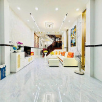 Vợ Chồng Tôi Bán Nhà Đẹp 4Tỷ180/74M2 Đường 2Xe Oto Ở Lý Tự Trọng - Quận 1 Gần Chợ Bến Thành