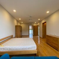 Cho thuê gấp biệt thự cao cấp RIVIERA COVE, 490m2 1 trệt 2 lầu 5PN Full nội thất, giá chỉ 50tr/Th bao gồm phí quản lý