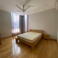 Cho thuê gấp biệt thự cao cấp RIVIERA COVE, 490m2 1 trệt 2 lầu 5PN Full nội thất, giá chỉ 50tr/Th bao gồm phí quản lý