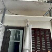 Cho thuê nhà ngõ 156 Hồng Mai 3 tầng x 30m2, 9 Triệu, 3 ngủ, ô tô tận cửa