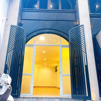 Nhà Mặt Phố Full Đồ Ô Tô Cách Nhà 50M Sang Xịn Ở Luôn Khu Vực Gần Big C Thăng Long, Yên Hòa