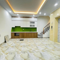 Với Hơn 8 Tỷ Có Ngay Nhà Mới 7 Tầng Thang Máy Đối Diện Lăng Bác Ngay Phố Ngọc Hà Diện Tích 36M.