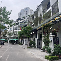 Gia Đình Cần Bán Liền Kề Hdi Vũ Phạm Hàm Cầu Giấy.