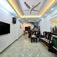 NHÀ ĐẸP NGÔ GIA TỰ LONG BIÊN, NGÕ Ô TÔ, GẦN PHỐ, DT RỘNG CÓ 6.X TỶ