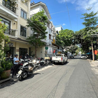 Siêu Phẩm: Góc 2Mt Đặng Thái Thân, Q.5. Diện Tích: 16M X 25M. Kc: 2 Tầng.hđt:11.000 Usd/Tháng. Giá: 1Xx Tỷ