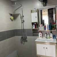 Gia Đình Bán Căn 2Pn- 2 Vệ Sinh72M2 Ban Công Đông Nam, Nhà Đẹp, Sẵn Sổ Đỏ. Giá Bán 6 Tỷ 90 Nguyễn Tuân