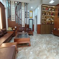 Bán Nhà Tại Hoàng Đạo Thành 30M2, 6 Tầng T Máy Mặt Tiền 5.2M, Ngõ Rộng 5M,Tặng Nội Thất Sịn Sò.