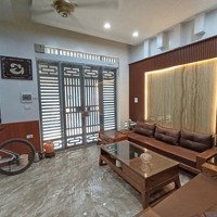 Bán Nhà Tại Hoàng Đạo Thành 30M2, 6 Tầng T Máy Mặt Tiền 5.2M, Ngõ Rộng 5M,Tặng Nội Thất Sịn Sò.