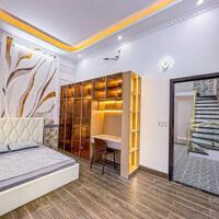 Nhà trệt 2 lầu có sân đậu ô tô, cách đại học Y Dược Cần Thơ 900m