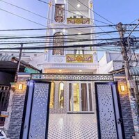 Nhà trệt 2 lầu có sân đậu ô tô, cách đại học Y Dược Cần Thơ 900m