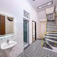 Nhà trệt 2 lầu có sân đậu ô tô, Khu Dân Cư Đại Ngân