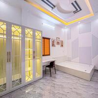 Nhà trệt 2 lầu có sân đậu ô tô, Khu Dân Cư Đại Ngân