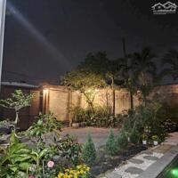VILLA NGHỈ DƯỠNG SÂN VƯỜN HỒ BƠI - HƠN 700M2 - NGANG 18M - GẦN METRO BÌNH THÁI