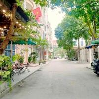 Bán nhà chính chủ tại mặt phố Hoàng Quốc Việt:   • Diện tích: 36m2  • Số tầng: 5 tầng  14,2 tỷ