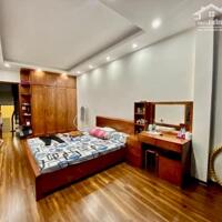 Cần bán gấp nhà phân lô phố Nghĩa Tân 57m2, 4T, thang máy, ô tô tránh