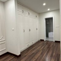 Chính chủ nhờ bán căn hộ chung cư cao cấp dự án :   ( 136 Hồ Tùng Mậu  145m2, 3PN, full nội thất