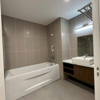 Chính chủ nhờ bán căn hộ chung cư cao cấp dự án 136 Hồ Tùng Mậu 145m2, 3PN, full nội thất
