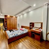 Cần bán gấp nhà phân lô phố Nghĩa Tân 57m2, 4T, thang máy, ô tô tránh