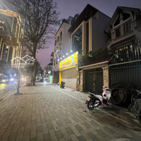 Bán Nhà Mặt Phố Lạc Long Quân Tây Hồ. 752M2 , Mặt Tiền 17M, Hậu 18M, Giá Bán 250 Tỷ. Pháp Lý 1 Chủ 1 Sổ