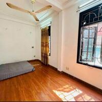 Cho thuê nhà 5 Phố Cảm Hội, 5 tầng x 25m2, 3 ngủ, 2 vệ sinh, 9 triệu KD on, ở gđ, nhóm 3 bạn