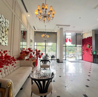 Chính Chủ Cần Bán Căn Siêu Phẩm 213M Toà Park2 Có Thang Máy Riêng Giá Tốt Nhất . 0938905585