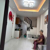Cho thuê nhà  ngõ 139 Tam Trinh, 25m2 x 4 tầng, 2 ngủ đẹp, 9 Triệu