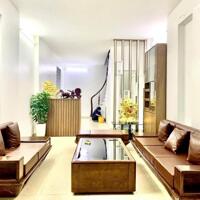 Cực hiếm nhà Cầu Giấy Lô góc 3 thoáng DT 45m giá 9 tỷ
