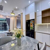 Cần bán nhà 3 tầng kiệt oto đường Lê Độ , giá sập hầm chỉ hơn 4 tỷ.
