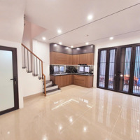 Hàng Hiếm Tại Đ.cự Khối,Long Biên 5 Tỷ, 35M2, 3 Phòng Ngủ 4 Vệ Sinh 5 Tầng, Mt4M, Gần Aeon Long Biên