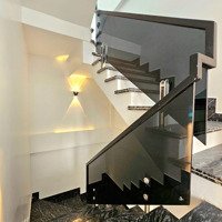 Siêu Phẩm Xây Mới Độc Lập, Có Sân Cổng Riêng Tại Phố Trung Tâm