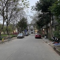 Siêu Phẩm *Cầu Giáy * Cả Phố Chỉ Có 1* Toà Nhà Văn Phòng* Diện Tích: 251M*
8 Tầng*Mt 10.5M* Giá Bán 130 Tỷ.