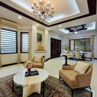 Nhà Biệt Thự Vườn Đào Khu Quan Chức Quận Tây Hồ, Không Gian Sân Vườn, 2 Thoáng Trước Sau, 127.9 Tỷ