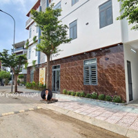 Bán Nhà 2Mt, Hoàn Công, Nhiều Cửa Sổ, Sân Ô Tô, 4 Phòng Ngủ, Đường Chính Kdc P.bình Chuẩn, Thuận An