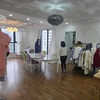 Chính Chủ Cần Bán Căn Hộ 153M Gồm 3 Ngủ 2 Vệ Sinhđã Đầy Đủ Nội Thất Liên Hệ: 0989996523