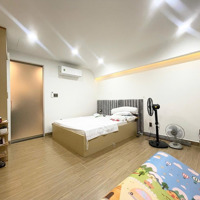 Bán Chdv Xây Mới Full Nội Thât ,Thang Máy ,Hẻm Xe Hơi,80M2, Chỉ Hơn 9 Đồng.