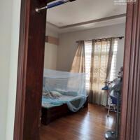 Bán nhà MT ngộp, xe hơi đỗ cửa ĐS 38, Hiệp Bình Chánh, Thủ Đức, 151m2, 3 tầng, còn mới