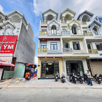Nhà Hoàn Công Fun Nội Thất Sát Làng Đại Học Quôc Gia Tphcm .Thuộc Tp Dĩ An