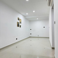 Cho Thuê Văn Phòng Dài Hạn Căn Officetel View Trực Diện Hồ Bơi Tầng 5.