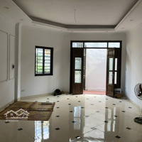 Cho Thuê Nhà 4 Tầng Xuân Đỗ , Nhà Mới Đồ Cơ Bản Giá Chỉ 6 Triệu Ở Luôn , 3 Phòng Ngủ Khép Kín .