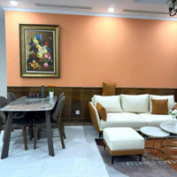 Bán Rất Gấp 2 Phòng Ngủ 2 Vệ Sinh Diện Tích: 82M2, Full Nội Thất Đẹp, Sẵn Sổ Hồng, Giá: 7,8 Tỷ Bao Phí. Liên Hệ: 0941976354